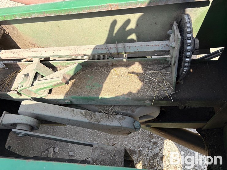 john-deere-336-image-11