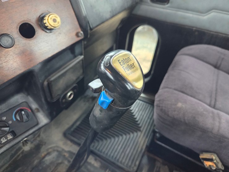 1995-peterbilt-357-image-80