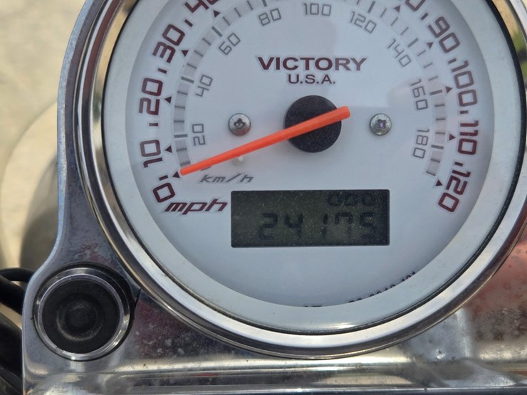 #23348-•-2006-victory-kingpin-motorcycle-image-33