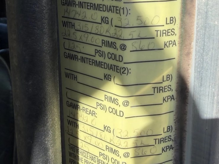 2013-peterbilt-367-image-3