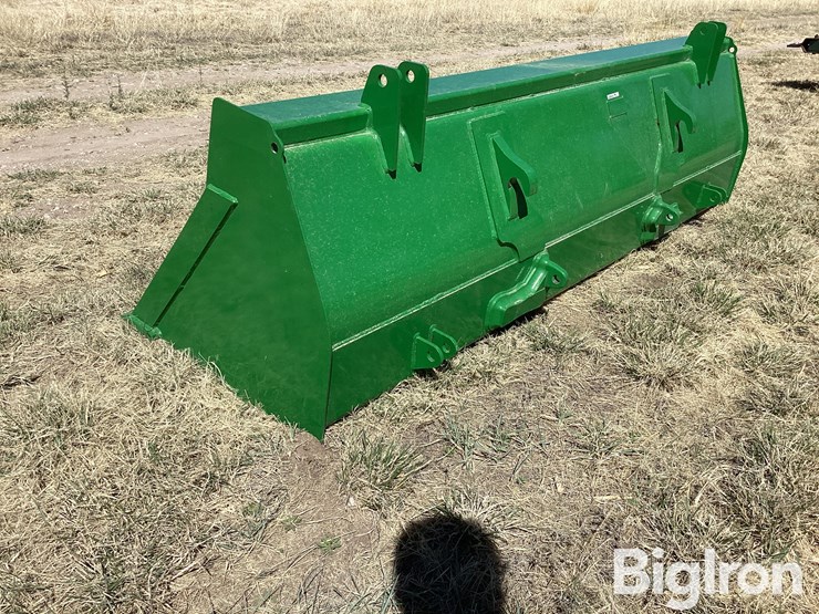 2016-john-deere-8-image-7