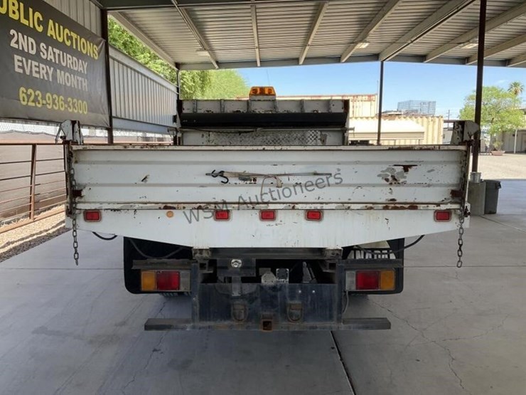 2006-isuzu-npr-image-6