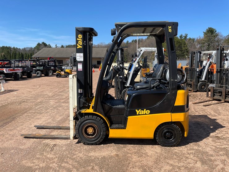 #1137-•-yale-4,000lb-lp-forklift-image-2