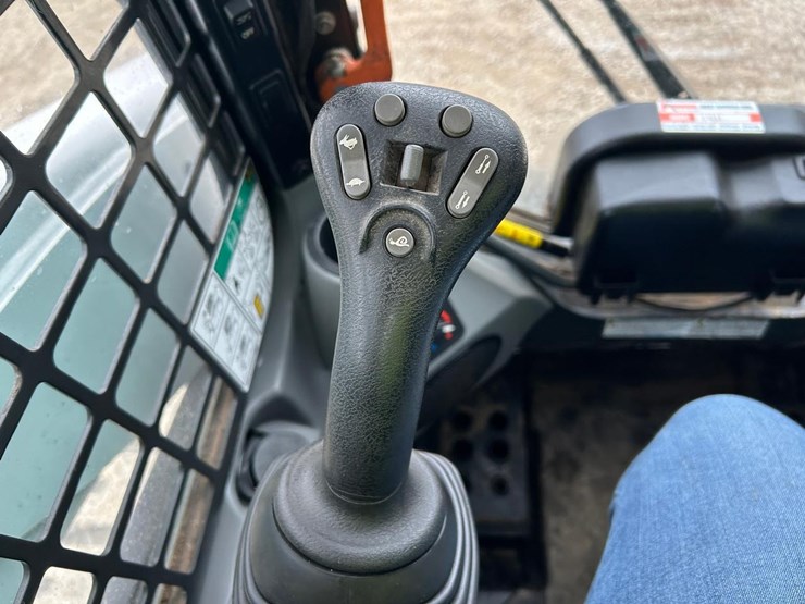 2024-bobcat-t770-image-26