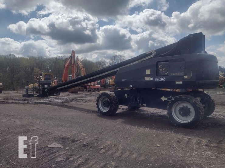 2013-jlg-800s-image-3