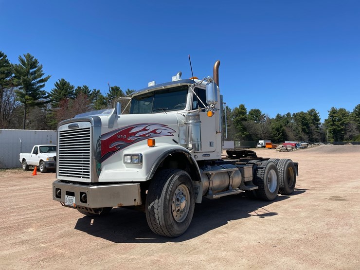 2007-freightliner-fld120-image-1