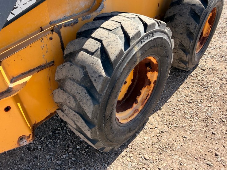 2014-deere-328e-image-25