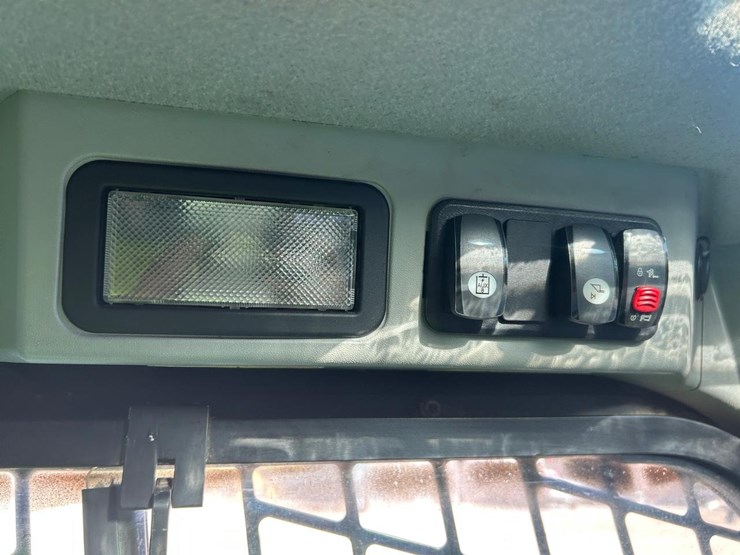 2019-caterpillar-246d-image-25