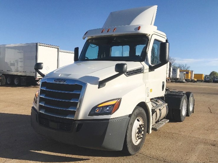 2019-freightliner-cascadia-126-image-1