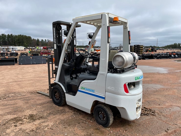 #1165-•-unicarriers-3,450-lbs-lp-forklift-image-3
