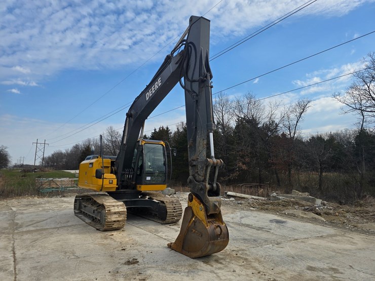 2013-deere-160g-lc-image-16