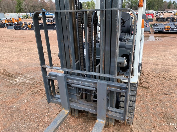 #1161-•-unicarriers-3,450-lbs-lp-forklift-image-10