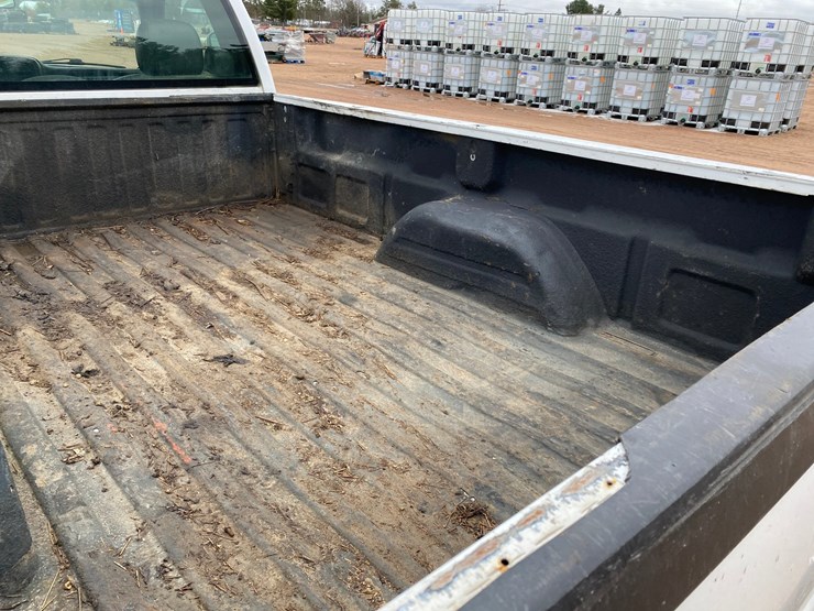 2004-chevrolet-2500-image-23