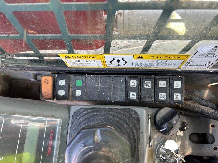 2016-takeuchi-tl8-image-23