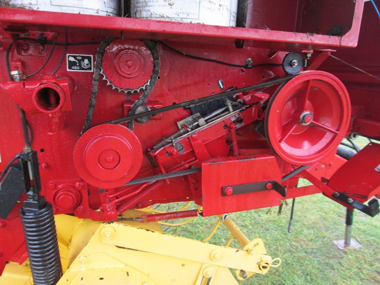 new-holland-br7060-image-22