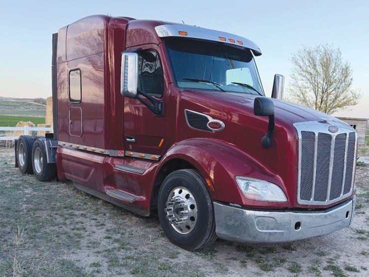 2019-peterbilt-579-image-1