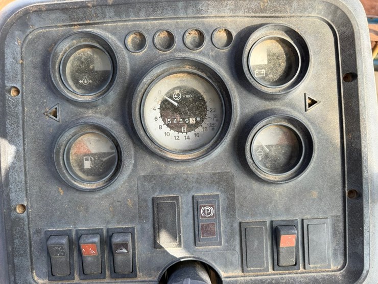 1990-ford-6610-image-46