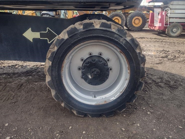 2013-jlg-800s-image-24