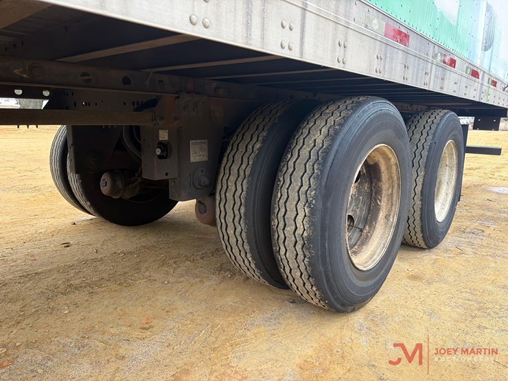 2009-utility-53'-image-9