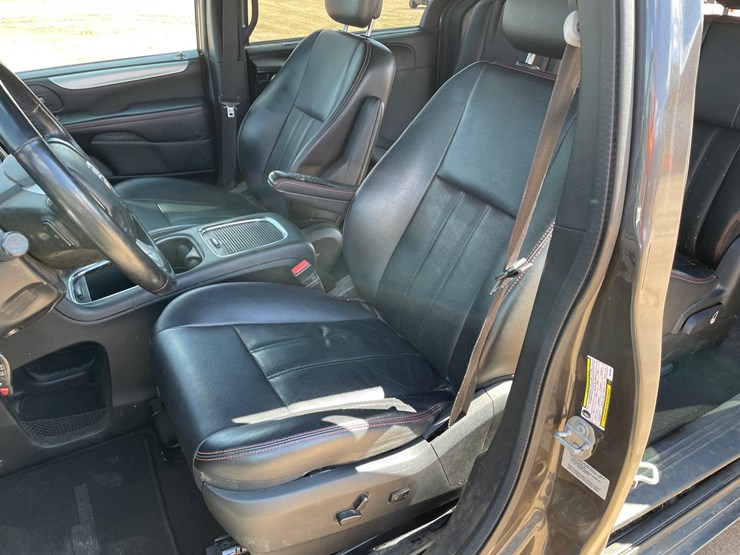 2017-dodge-grand-caravan-image-27