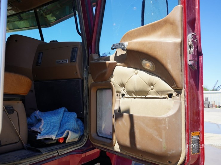 2018-mack-granite-gu713-image-64