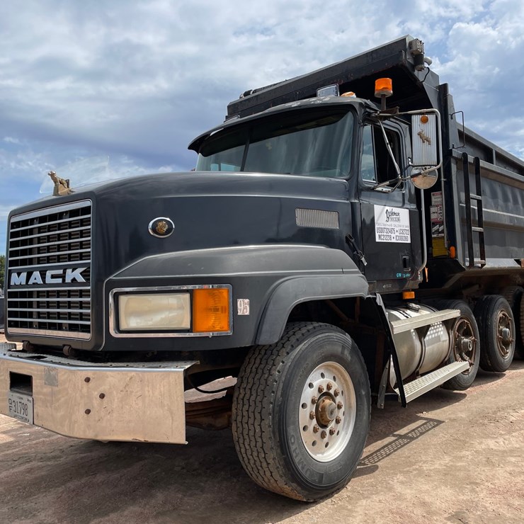 1995 MACK CL713