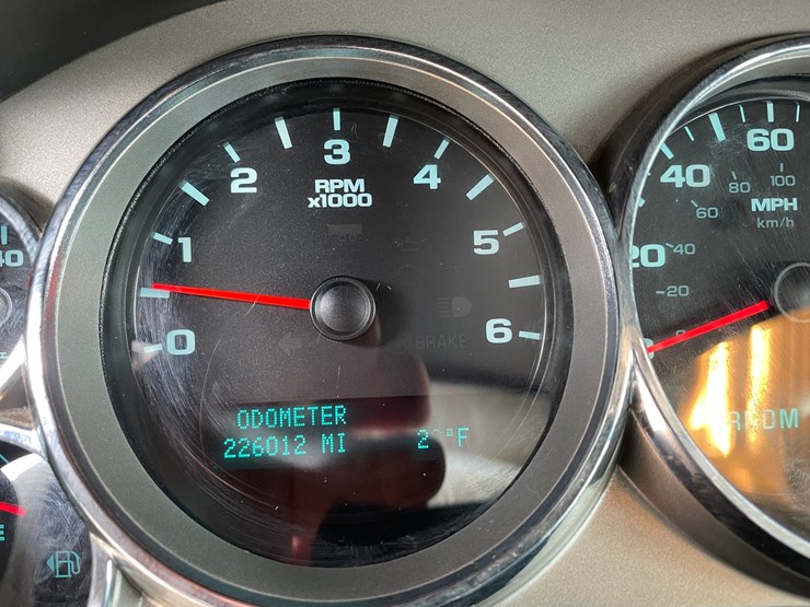 2013-chevrolet-silverado-2500hd-image-42