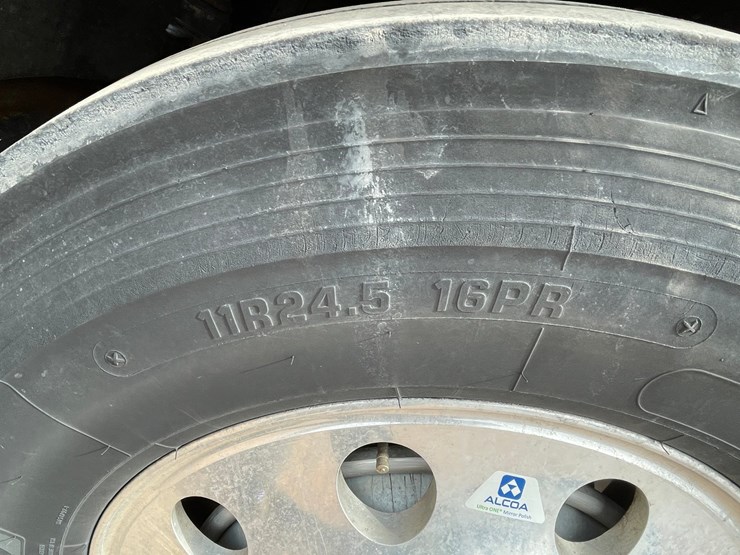 2009-kenworth-w900-image-10