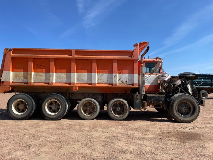 1992-mack-dm690s-image-4