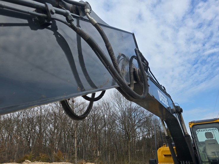 2013-deere-160g-lc-image-24