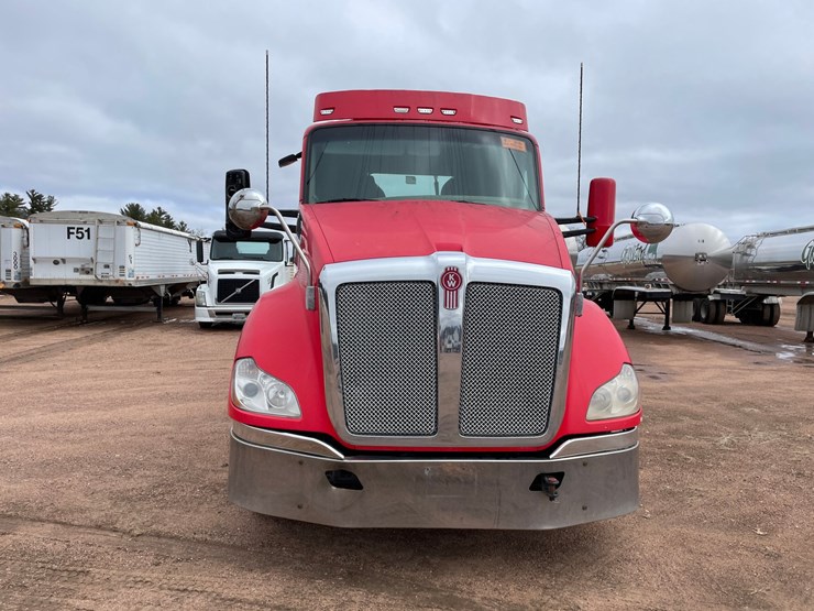 2016-kenworth-t680-image-8