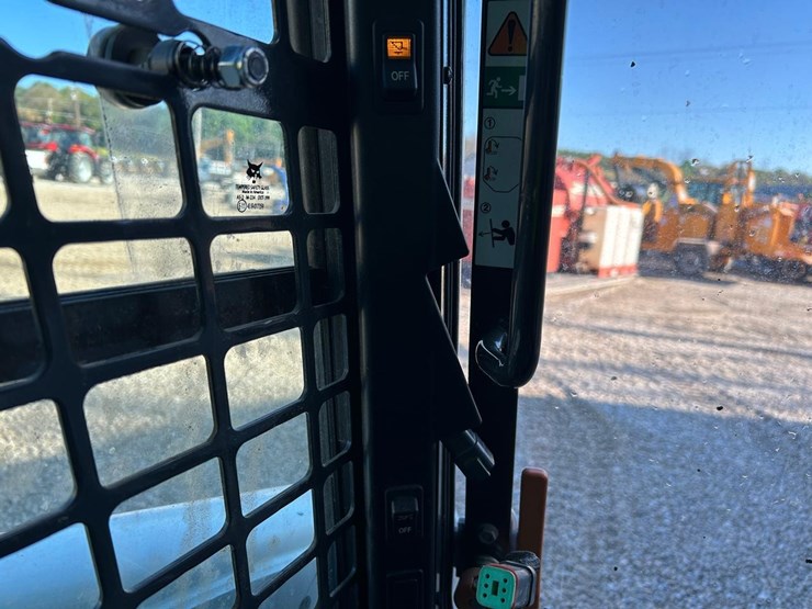 2023-bobcat-t770-image-27