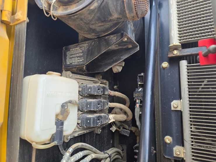 2014-deere-160g-lc-image-56