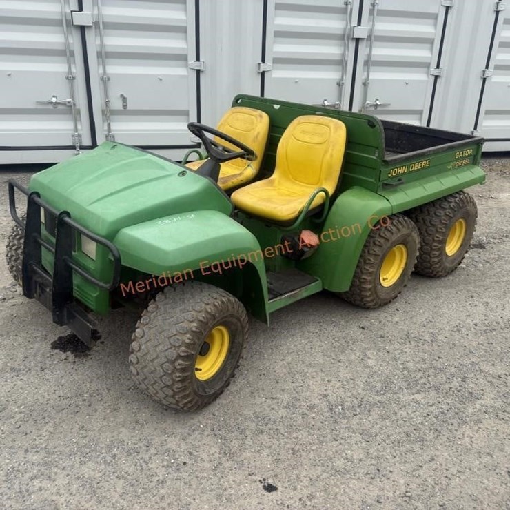 JOHN DEERE GATOR