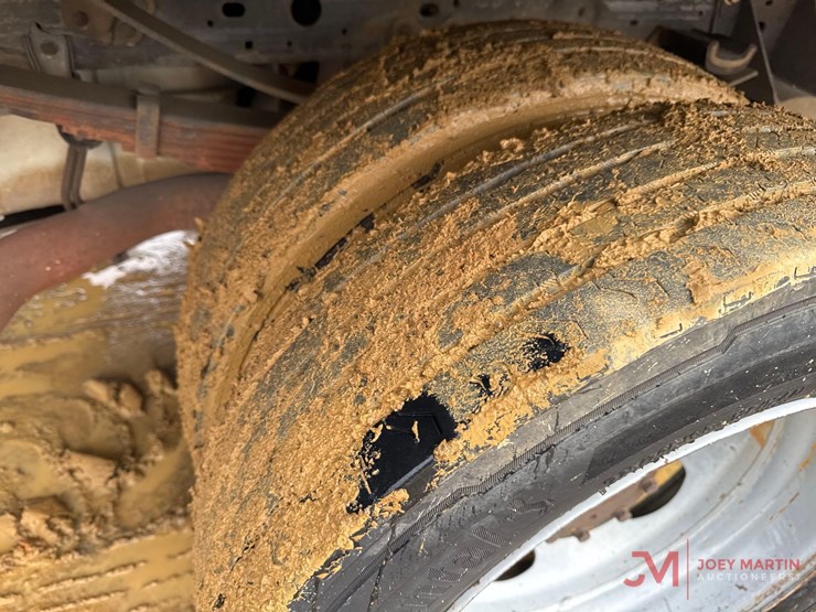 2005-ford-f550-xl-image-11