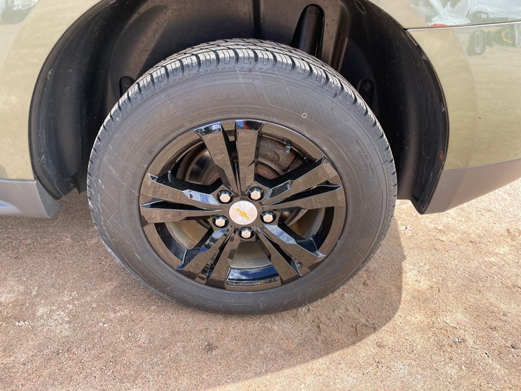 2015-chevrolet-equinox-lt-image-21