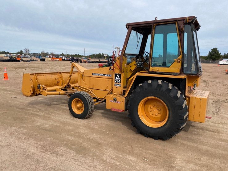 #1004-•-1982-allis-chalmers-714-series-b-industrial-plow-tractor-image-10