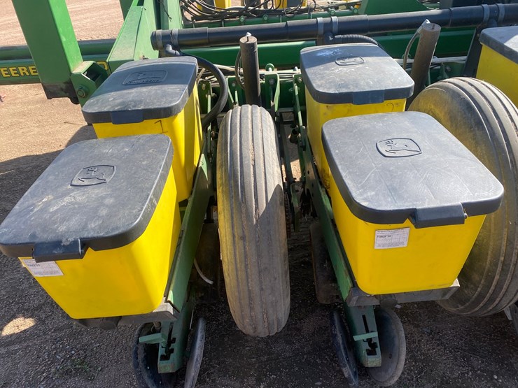 john-deere-7200-image-55