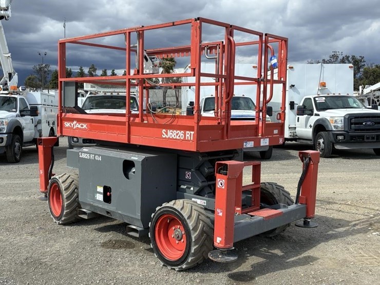 2019-skyjack-sj6826rt-image-4