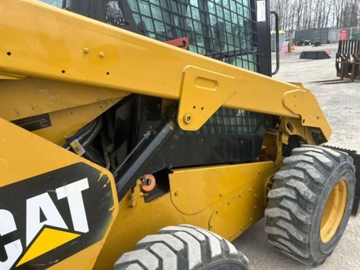 2014-caterpillar-262d-image-45