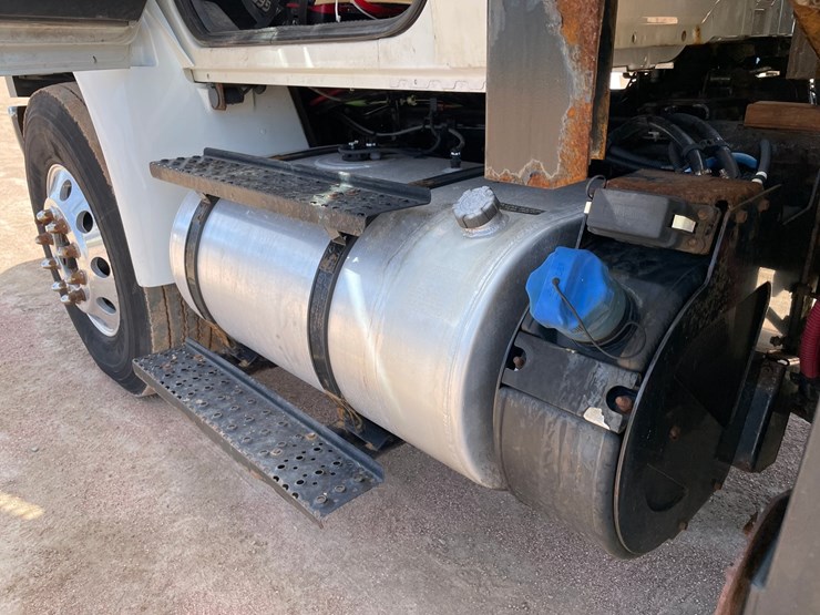 2016-international-durastar-4400-image-42