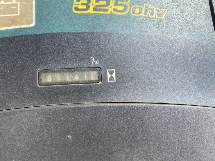 john-deere-325-image-22