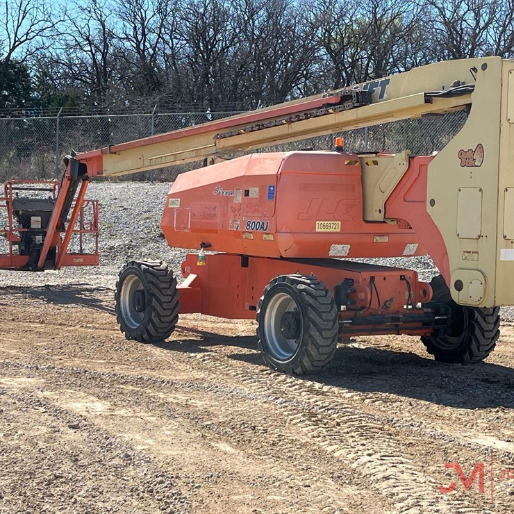 2017 JLG 800AJ