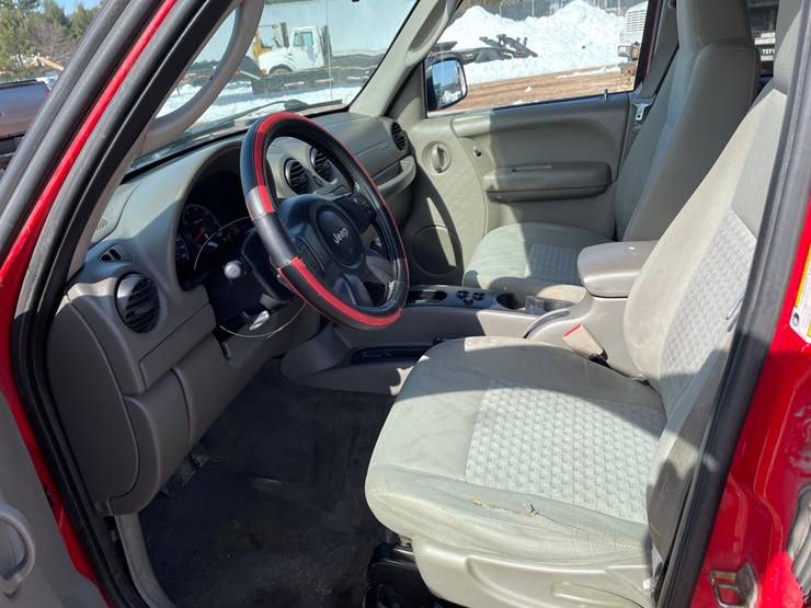 2005-jeep-liberty-image-27