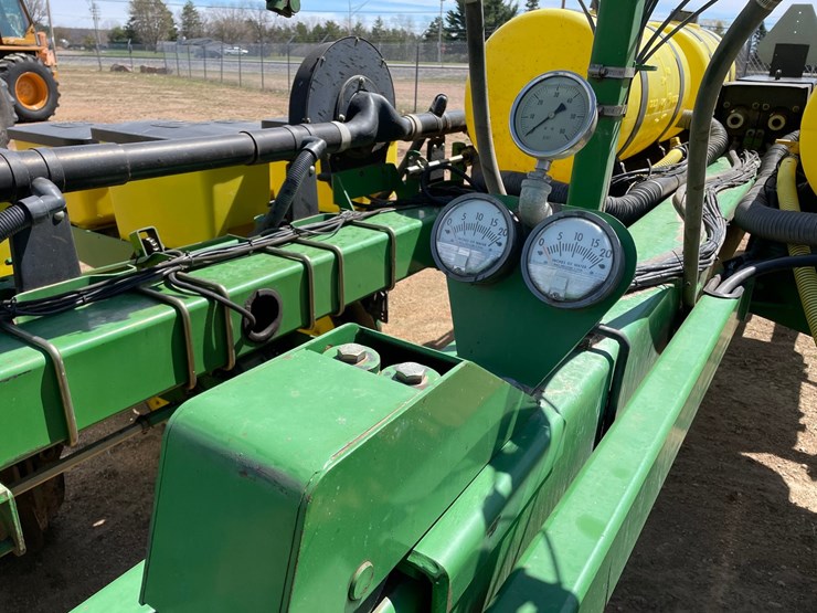 john-deere-7200-image-52