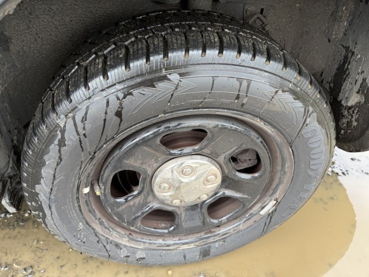 2017-ford-explorer-image-16