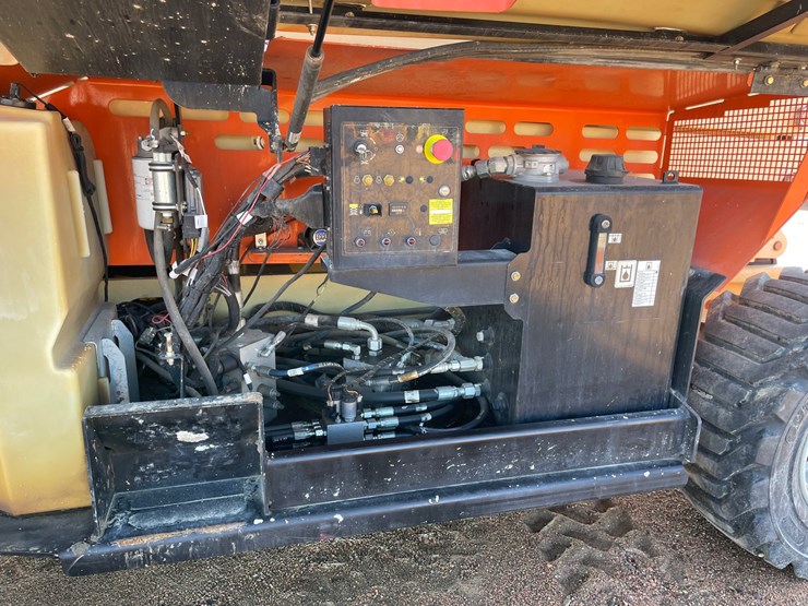 2015-jlg-4394rt-image-26