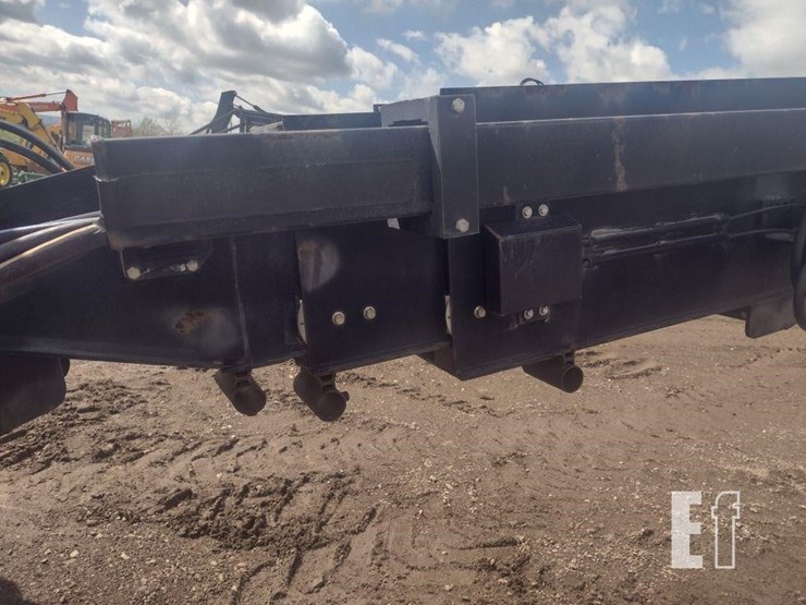 2013-jlg-800s-image-33