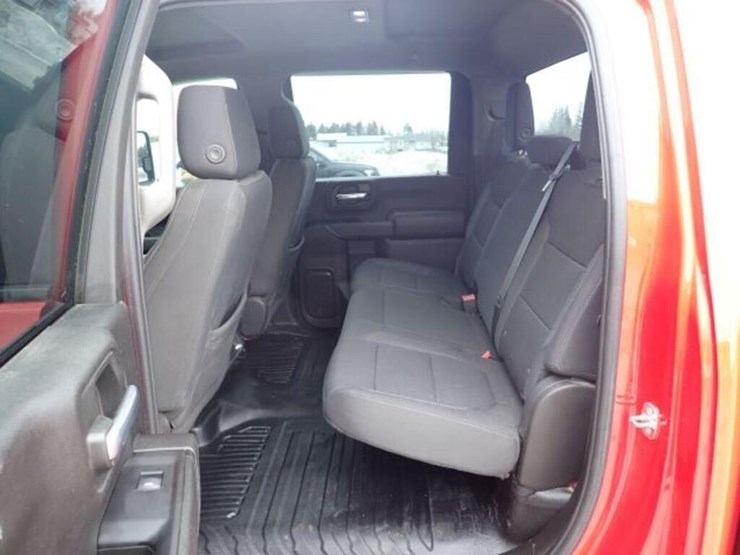 2022-chevrolet-2500hd-image-25