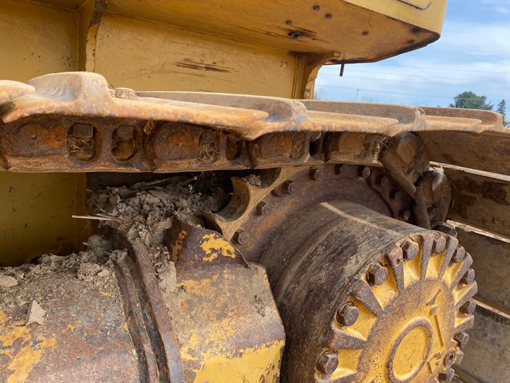 2016-caterpillar-d5k2-lgp-image-25